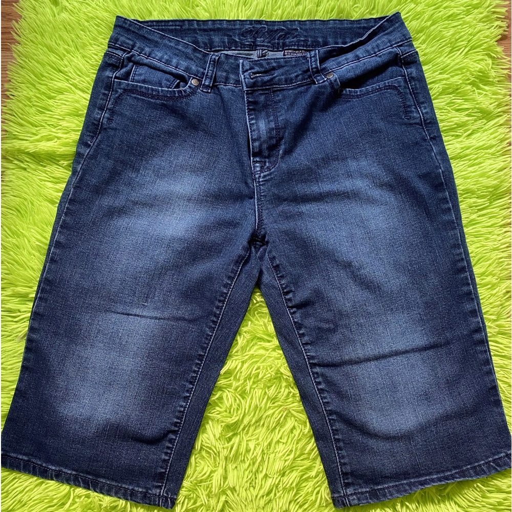 Ladies Buffalo Bermuda shorts.